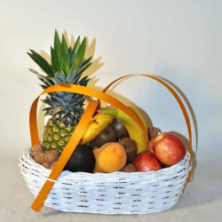 Basket fruits to barcelona