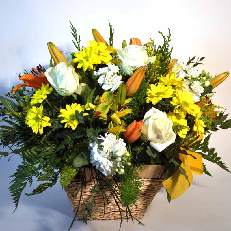 Center Lilium and Roses flowers delivery in Barcelona